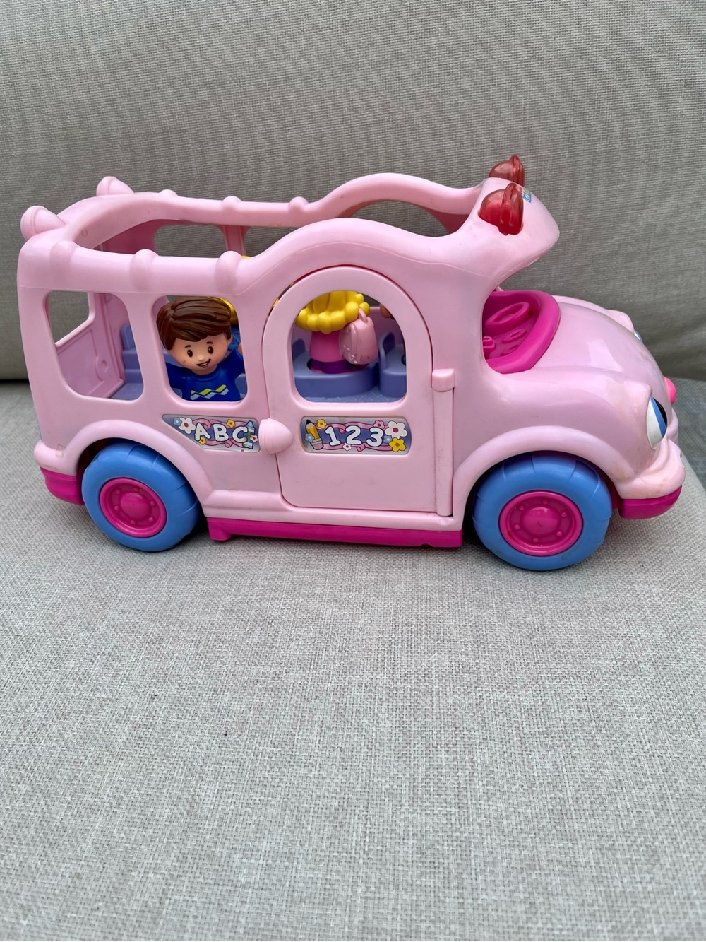 FISHER-PRICE - LITTLE PEOPLE MUSICAL SCHOOL BUS WITH DRIVER AND STUDENTS - Picture 3 of 8